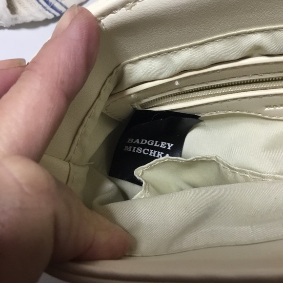 Badgley Mischka Women’s Ivory Cream Faux Leather Saddle Bag Shoulder Bag Purse - Picture 8 of 11